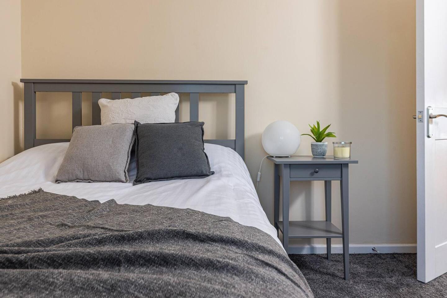 Dudley-Hospital-3Bed-Parking-Long Stay-Contractor Brierley Hill Buitenkant foto