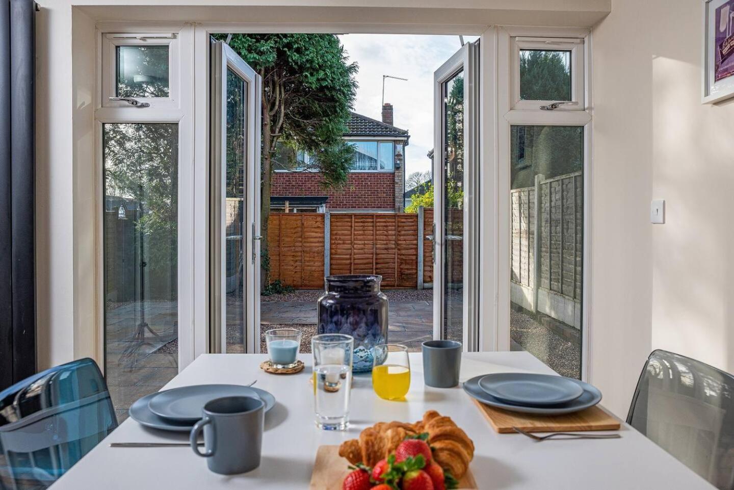 Dudley-Hospital-3Bed-Parking-Long Stay-Contractor Brierley Hill Buitenkant foto