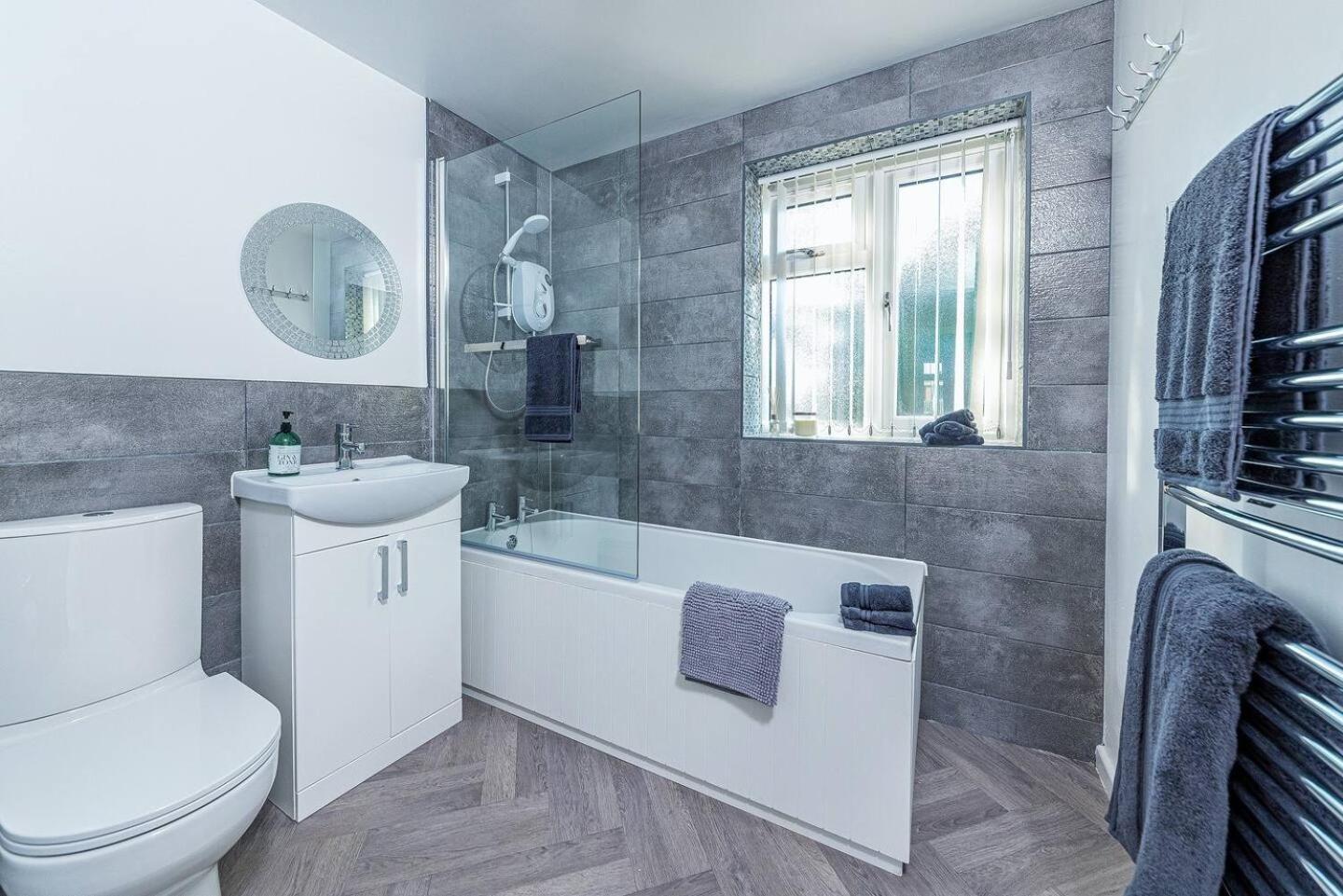 Dudley-Hospital-3Bed-Parking-Long Stay-Contractor Brierley Hill Buitenkant foto