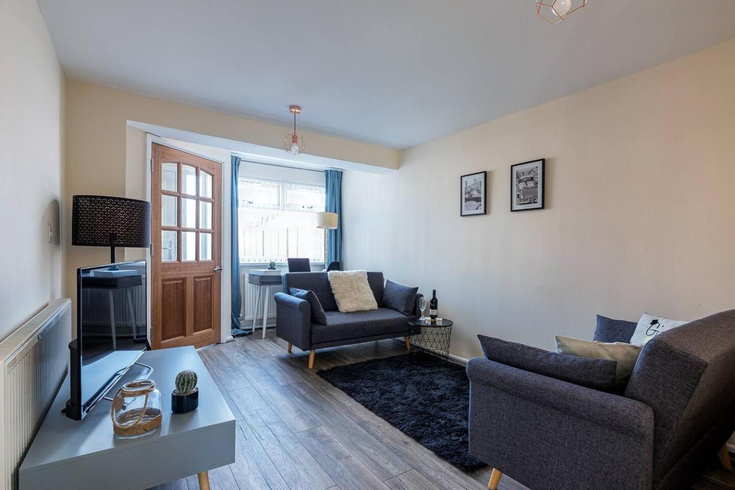 Dudley-Hospital-3Bed-Parking-Long Stay-Contractor Brierley Hill Buitenkant foto