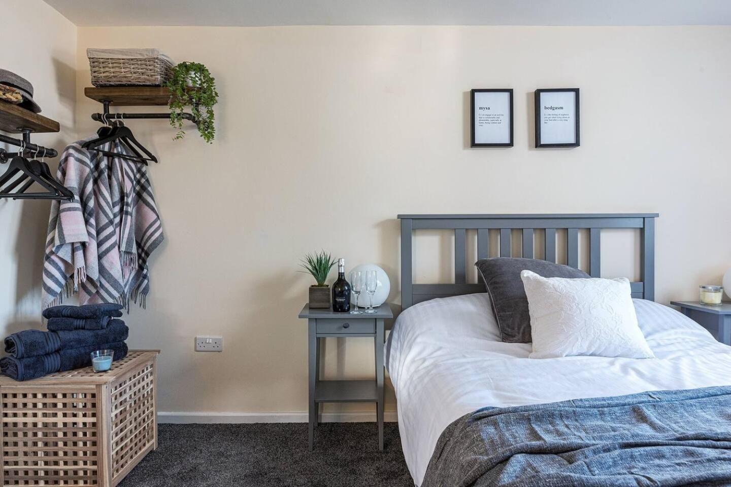 Dudley-Hospital-3Bed-Parking-Long Stay-Contractor Brierley Hill Buitenkant foto