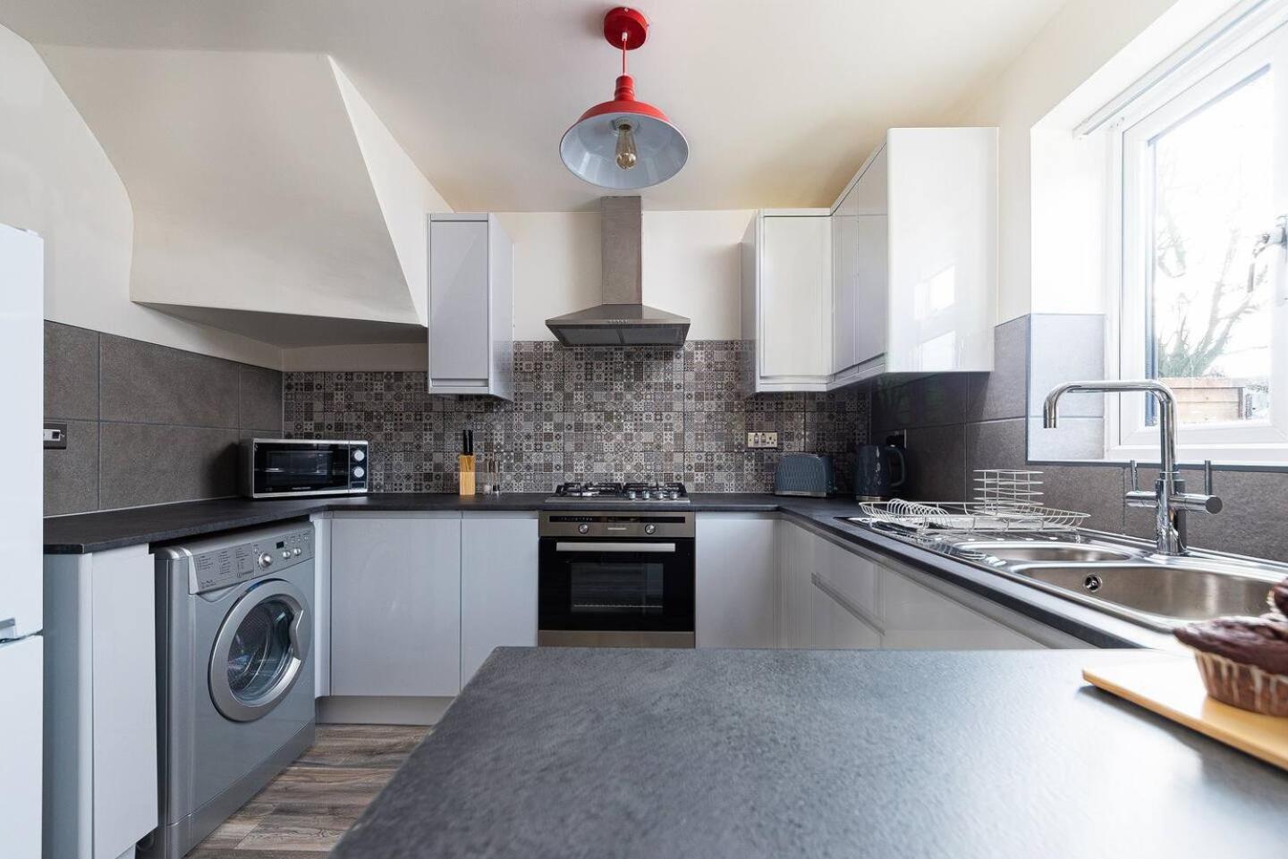 Dudley-Hospital-3Bed-Parking-Long Stay-Contractor Brierley Hill Buitenkant foto